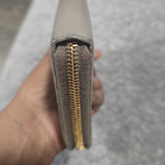 Prada Saffiano Zip-Round Wallet - Picture 4 of 9